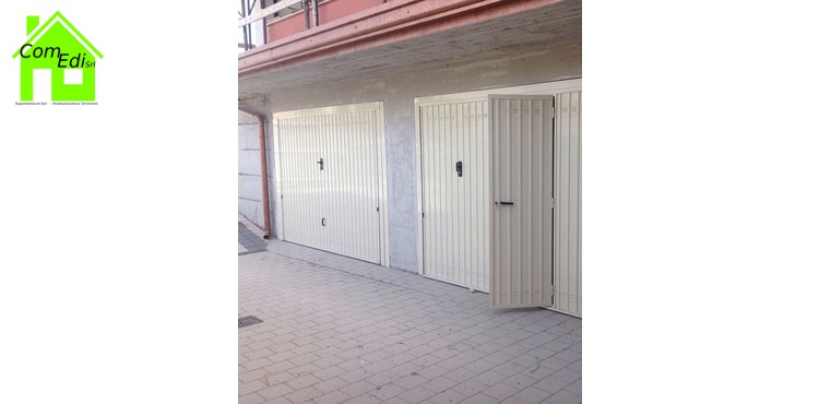 Basculante Verniciato con passaggio pedonale